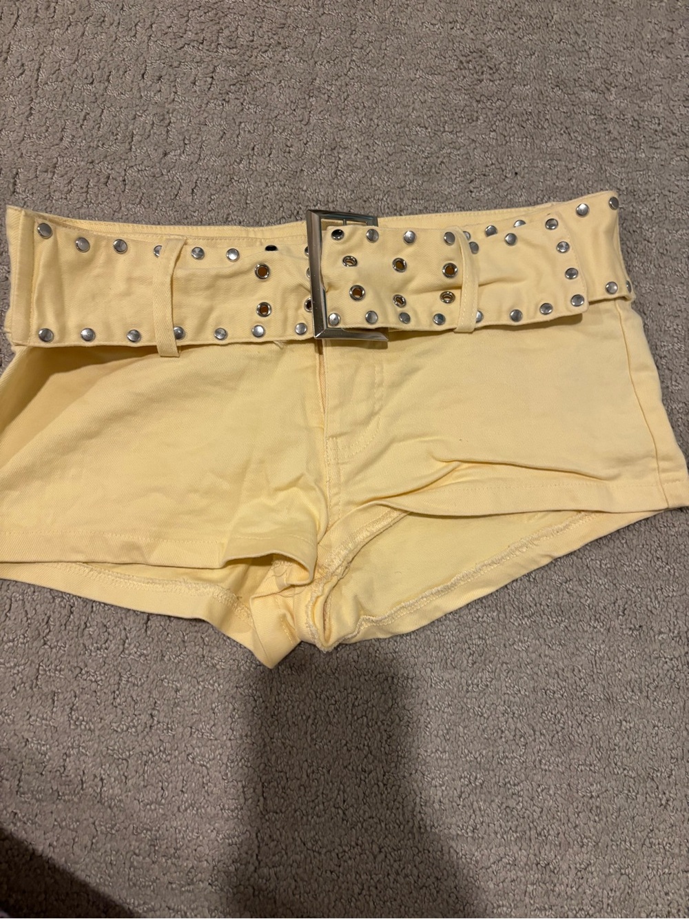 Edikted Pale Yellow High-Waist Stretch Shorts with Studded Belt